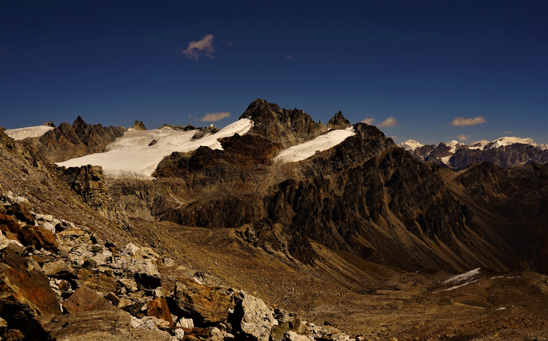 MAKALU BASE CAMP AND BEYOND TO KHUMBU EVEREST REGION TREKKING